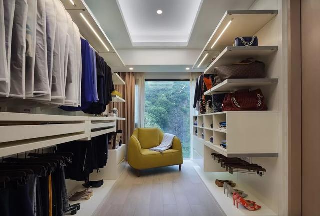 130平的房子就做了两间卧室，享受的就是这种禅意生活